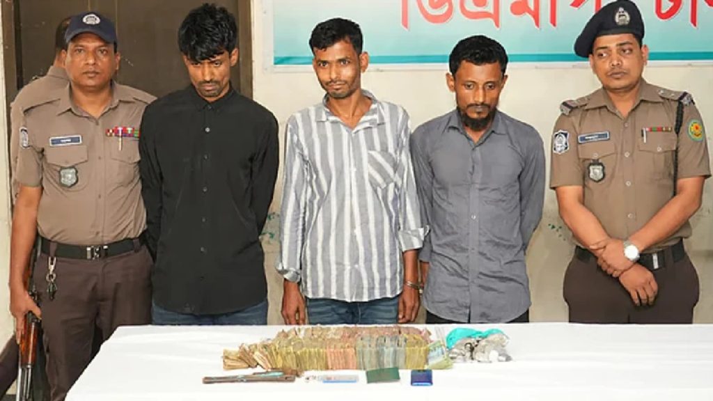বারিধারার গির্জায় ডাকাতি ফাদারকে বেঁধে লুট গ্রেপ্তার ৩