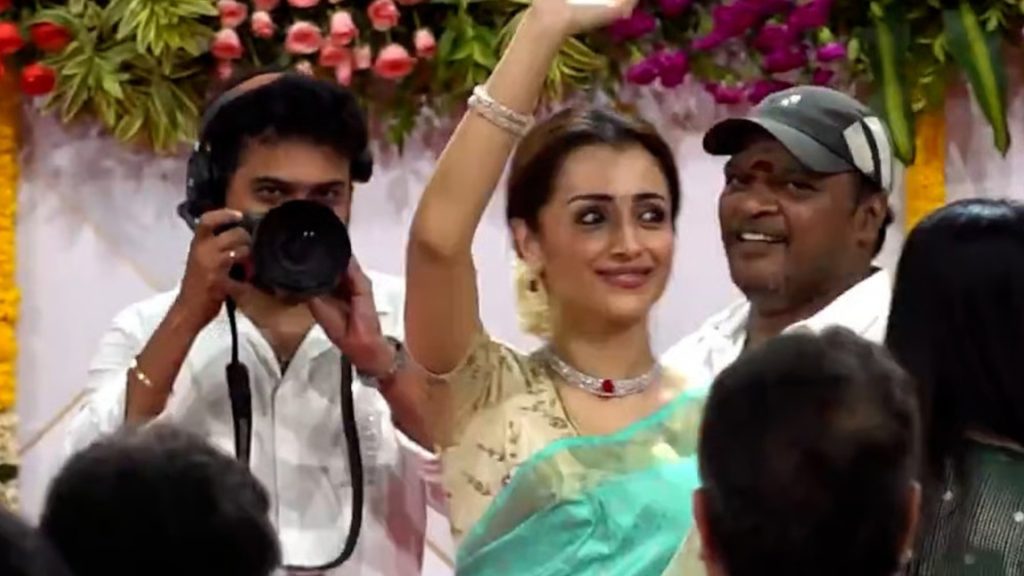 বিজয়ের শপথ অনুষ্ঠানে তৃষার উপস্থিতি ঘিরে আলোচনা