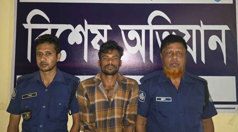 মিরসরাইয়ে বাবাকে পিটিয়ে হত্যার অভিযোগে ছেলে গ্রেপ্তার