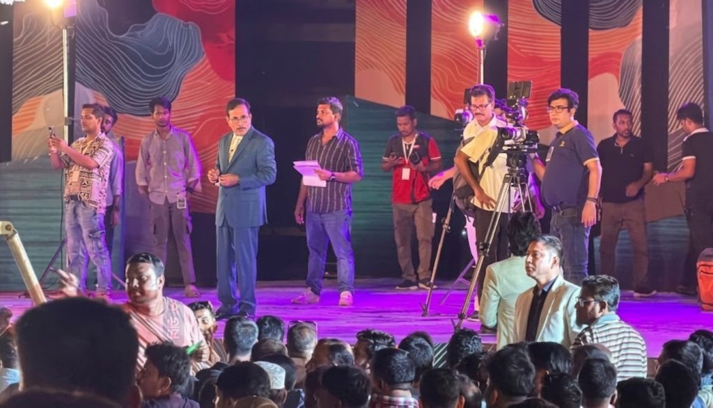 শুটিং চলাকালে 'ইত্যাদি'র সেটে শতাধিক মোবাইল চুরি