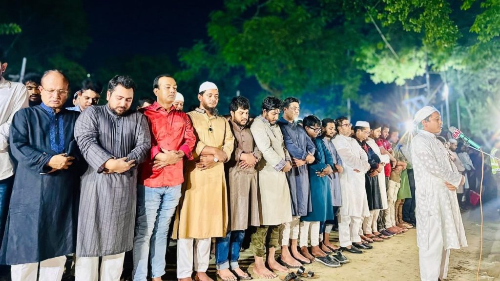 সম্পন্ন হলো কারিনা কায়সারের প্রথম জানাজা