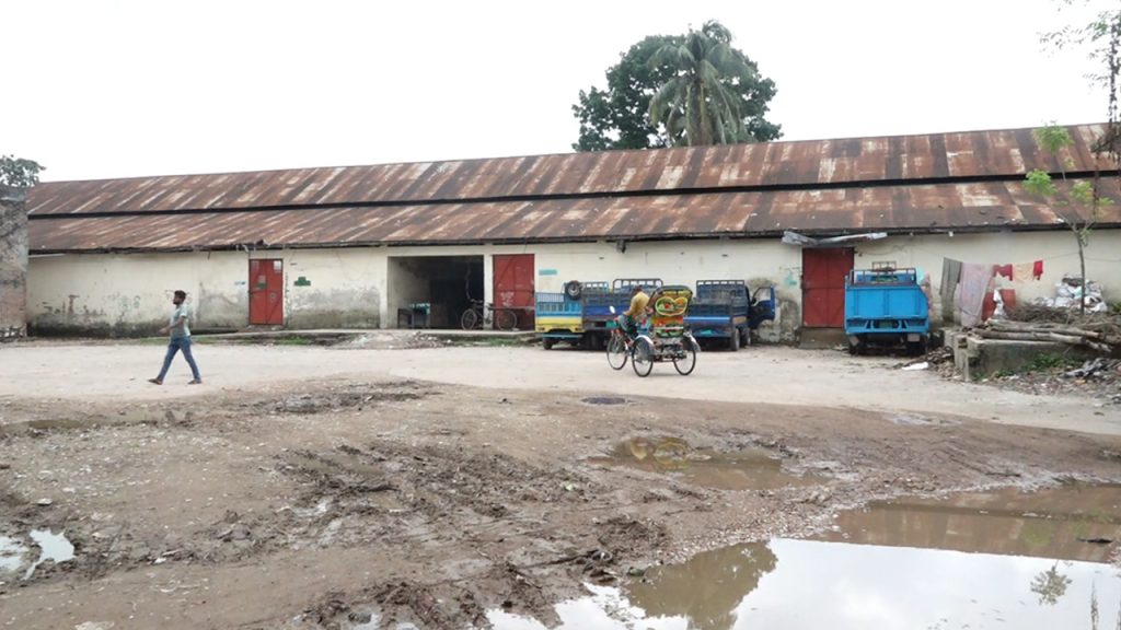 ১৮ বছর ধরে বন্ধ মৎস্য বাজার, এখন সেখানে মাদকের আড্ডা