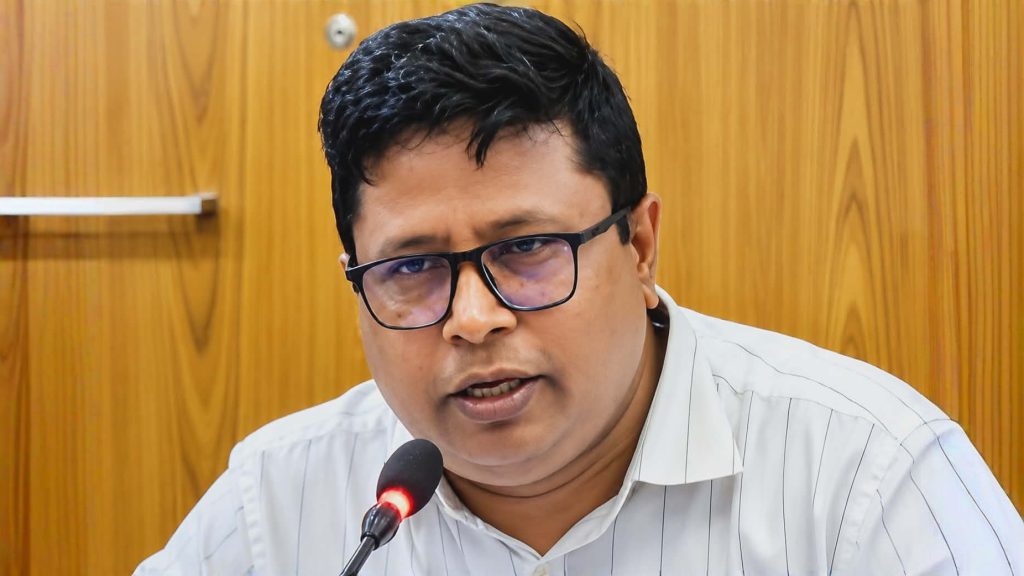 সিরাজগঞ্জ পৌরসভায় একক কর্তৃত্বের অভিযোগ, প্রশ্নের মুখে নির্বাহী কর্মকর্তা