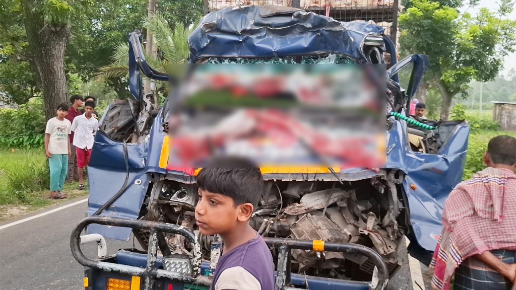 টাঙ্গাইলে ভয়াবহ সড়ক দুর্ঘটনা, ট্রাকে পিকআপের ধাক্কায় নিহত ৪