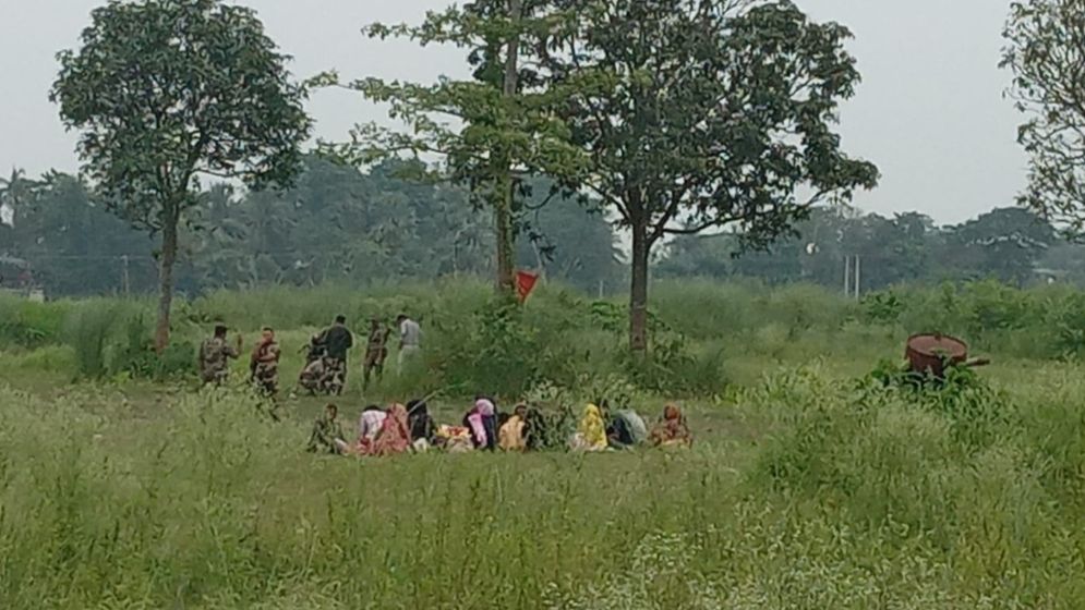 চাঁপাইনবাবগঞ্জ সীমান্তে ২০ জনকে পুশইনের চেষ্টা, বিজিবি-জনতার প্রতিরোধ