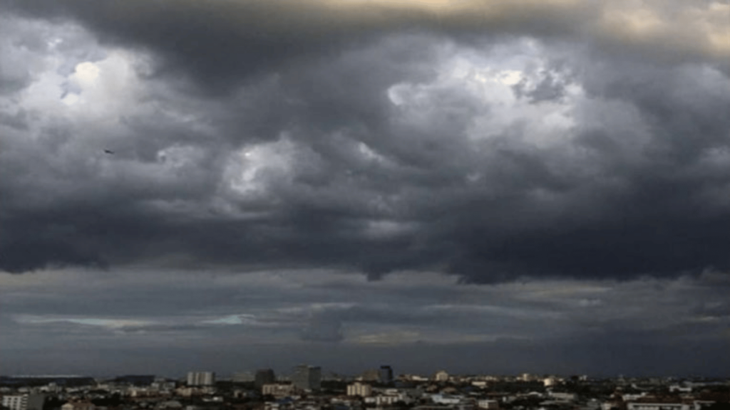 ঢাকার আকাশ থাকবে মেঘলা হতে পারে বজ্রসহ বৃষ্টি
