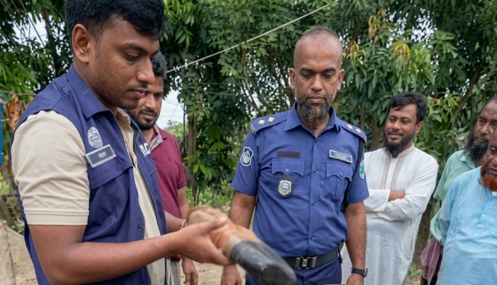 ভ্যানে বস্তায় গাঁজা পাচার, চালক আটক (1)