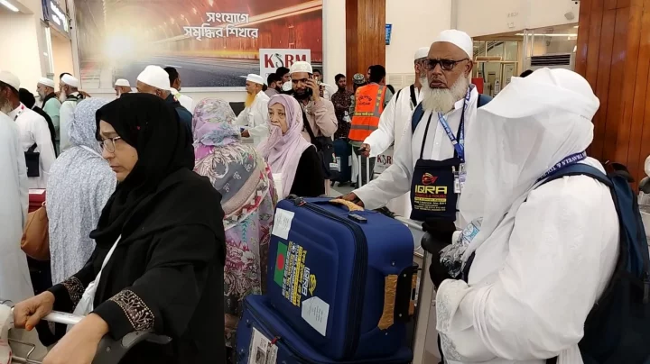 বিমান ভাড়া কমিয়ে ২০২৭ সালের হজ প্যাকেজ ঘোষণা, সর্বনিম্ন খরচ ৫ লাখ ৫ হাজার টাকা