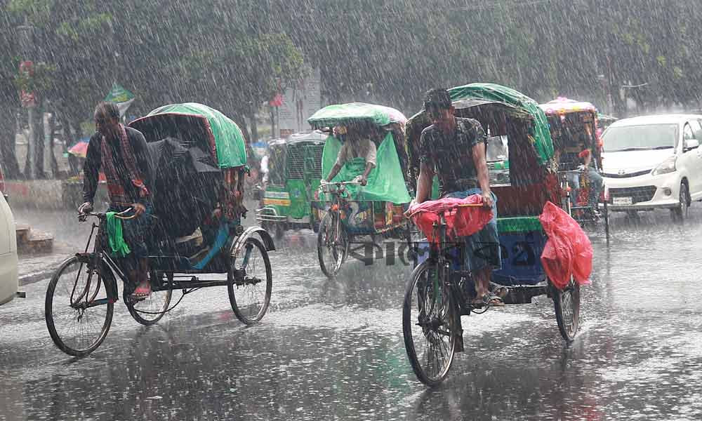 সারাদেশে ভারি বৃষ্টির সতর্কতা, অতিভারি বর্ষণের আভাস