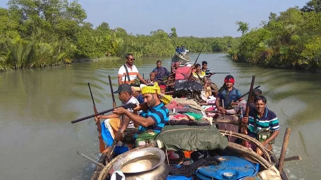 সুন্দরবনে ছোট জাহাঙ্গীর বাহিনীর প্রধানসহ ২৭ জনের আত্মসমর্পণ, অস্ত্র-গুলিসহ কোস্ট গার্ডের কাছে সমর্পণ