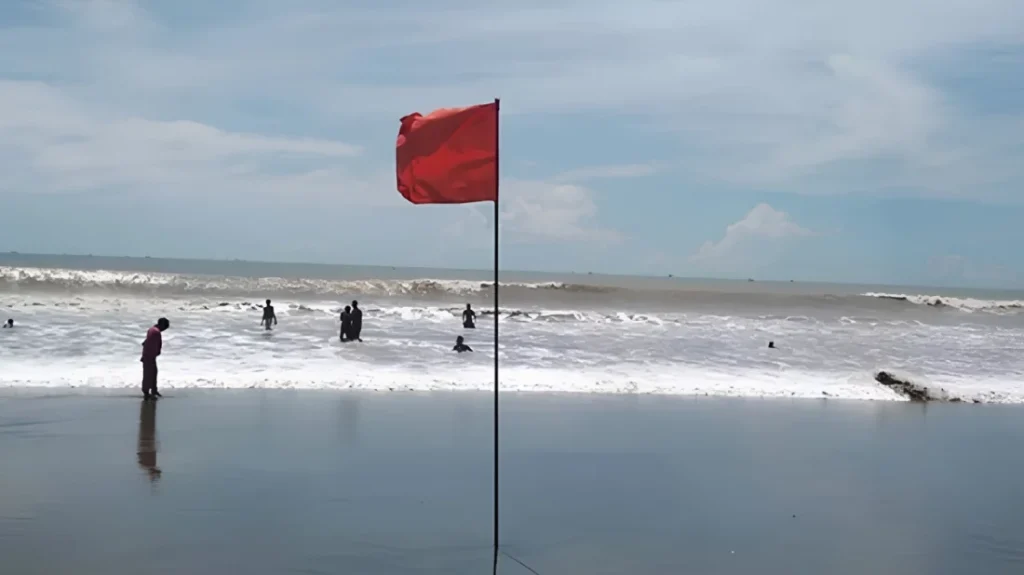 বঙ্গোপসাগরে লঘুচাপ, চার সমুদ্রবন্দরে ৩ নম্বর সতর্কসংকেত