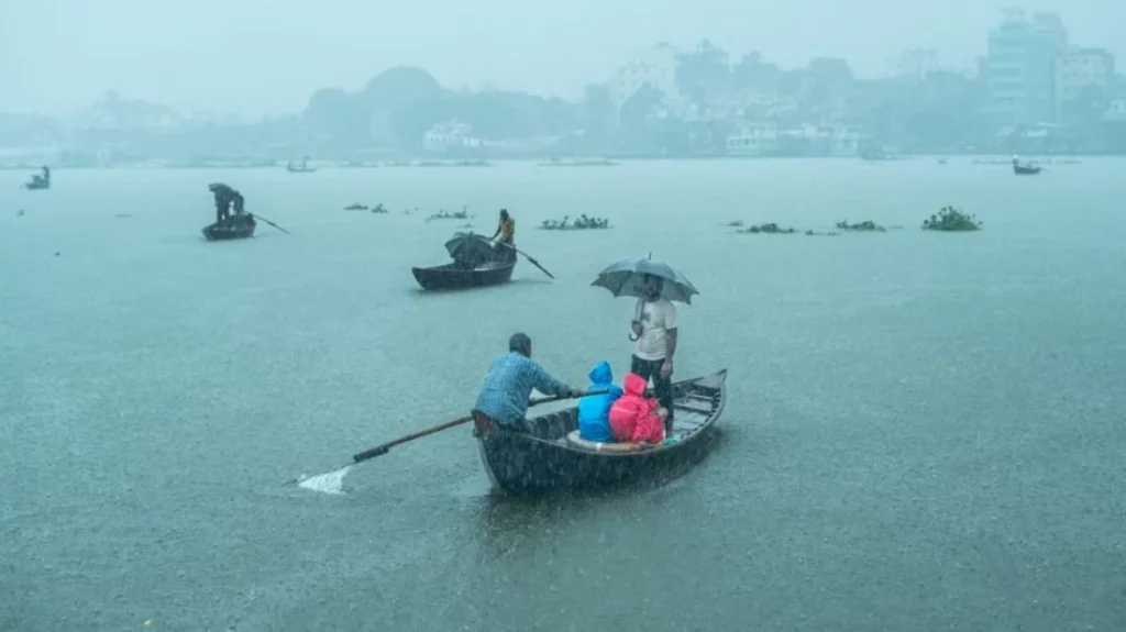 সন্ধ্যার মধ্যে ৮ অঞ্চলে বজ্রবৃষ্টির শঙ্কা, ৪ সমুদ্রবন্দরে ৩ নম্বর সতর্ক সংকেত