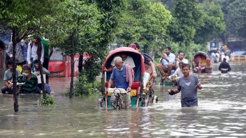 ঢাকায় ২৪ ঘণ্টায় ৯৭ মিলিমিটার বৃষ্টি, অতি ভারী বর্ষণ রেকর্ড