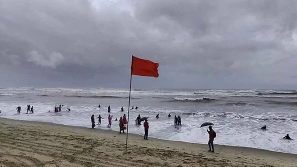 দেশের চার সমুদ্রবন্দরে ৩ নম্বর স্থানীয় সতর্কসংকেত