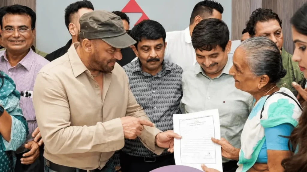 ৫০ পরিবারের হাতে নতুন ঘরের চাবি তুলে দিলেন সালমান খান