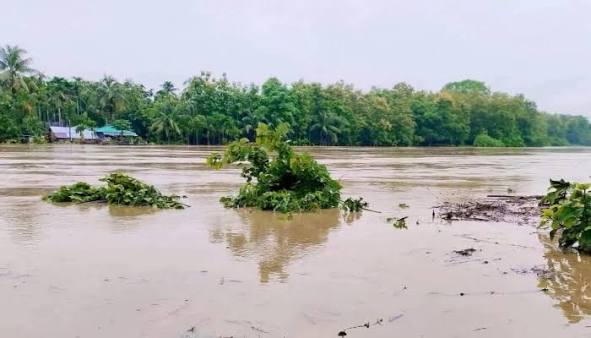 টানা তিন দিনের ভারী বৃষ্টির সতর্কতা, ৬ জেলায় বন্যার শঙ্কা