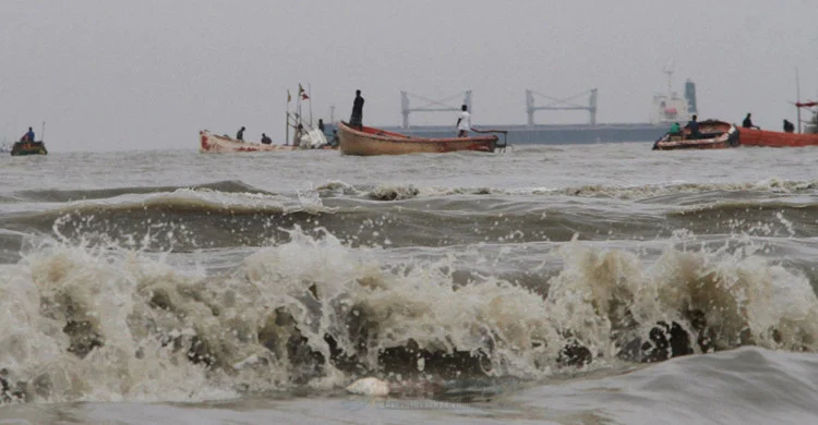 বঙ্গোপসাগরে গভীর নিম্নচাপ, সারা দেশে বৃষ্টি ও ভারী বর্ষণের পূর্বাভাস