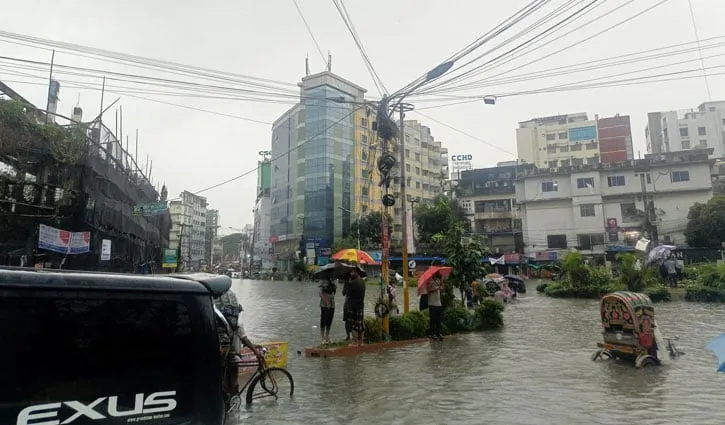 চট্টগ্রামে ৩৩০.৮ মিমি বৃষ্টিতে জলাবদ্ধতা, দুর্ভোগে নগরবাসী