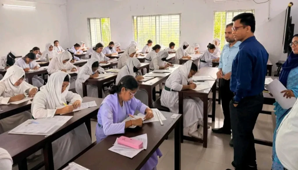 জলাবদ্ধতায় দুর্ভোগ, ঢাকা বোর্ডের এইচএসসি পরীক্ষা স্থগিতের দাবি