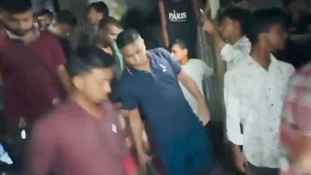 নরসিংদীতে মাদক সেবনে পুলিশ কনস্টেবলসহ আটক ৪ জন